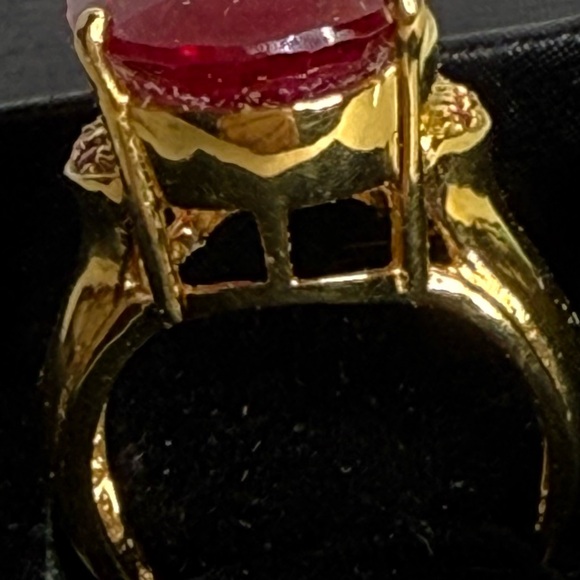 Pigeon blood Ruby Oval 17 ct sterling ring size 7 - Picture 4 of 7